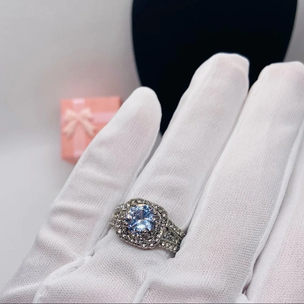 Luxury Silver Square Diamond Cubic Zircon Ring - Picture 8 of 14